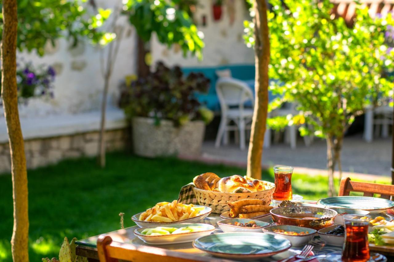 Flores Hotel Alacati Exterior photo