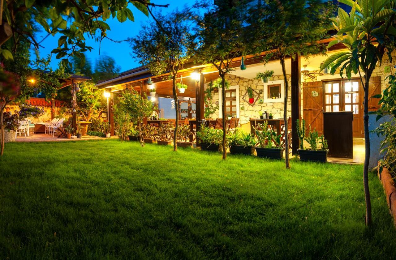 Flores Hotel Alacati Exterior photo