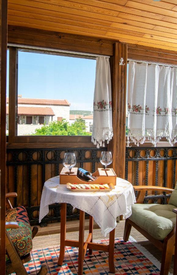 Flores Hotel Alacati Exterior photo