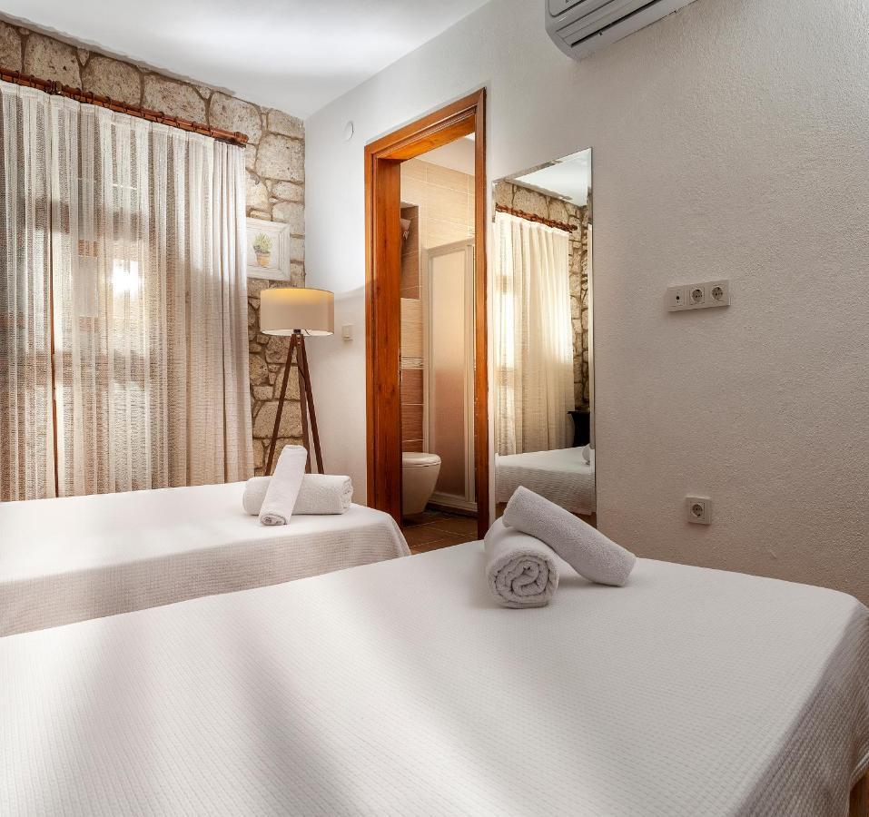 Flores Hotel Alacati Exterior photo